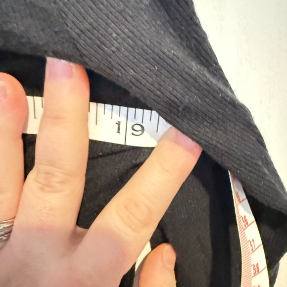 Brandy Melville Black Long Sleeve Tee - Picture 4 of 4